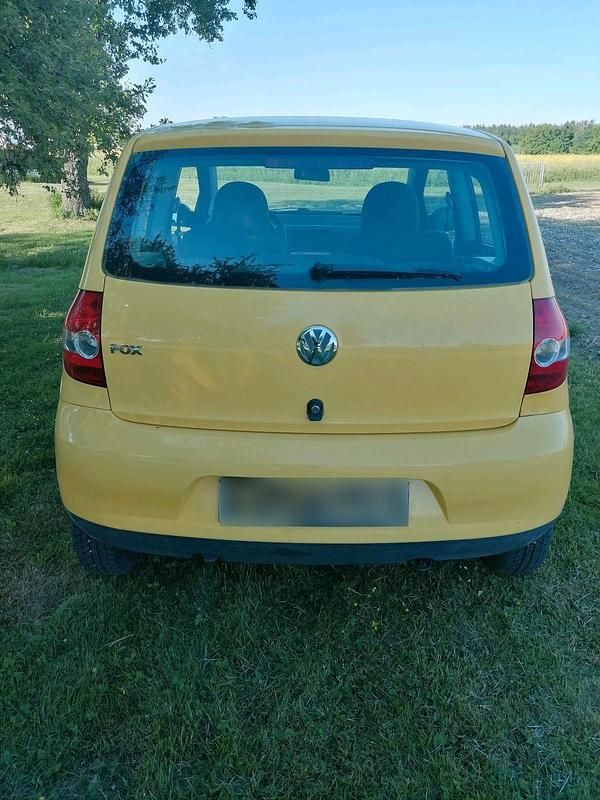 Second-hand VW Fox 55 CP (40 kW) 2005 Galben Hatchback