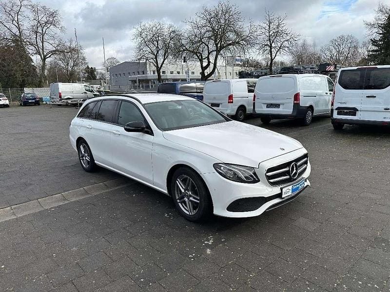 Gebraucht Mercedes E200 150 PS (110 kW) 2018 Polarweiss  unilack Kombi