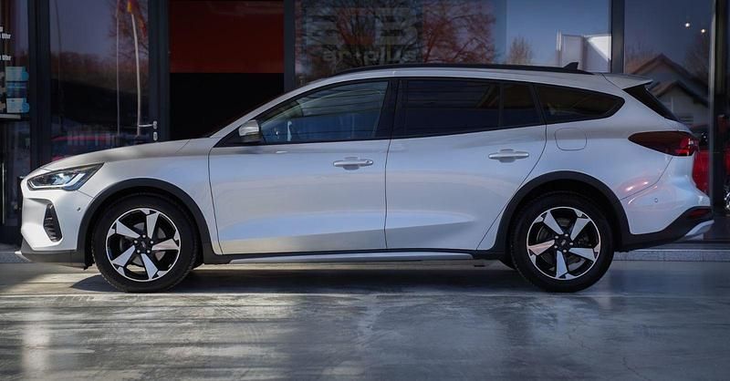 Gebraucht Ford Focus Active 120 PS (88 kW) 2022 Silber Kombi