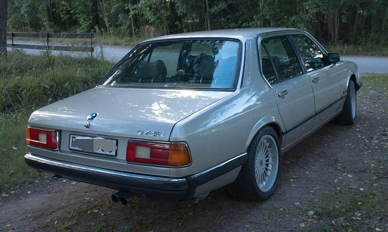 Second-hand BMW 745 252 CP (185 kW) 1983 Bej Berlinǎ