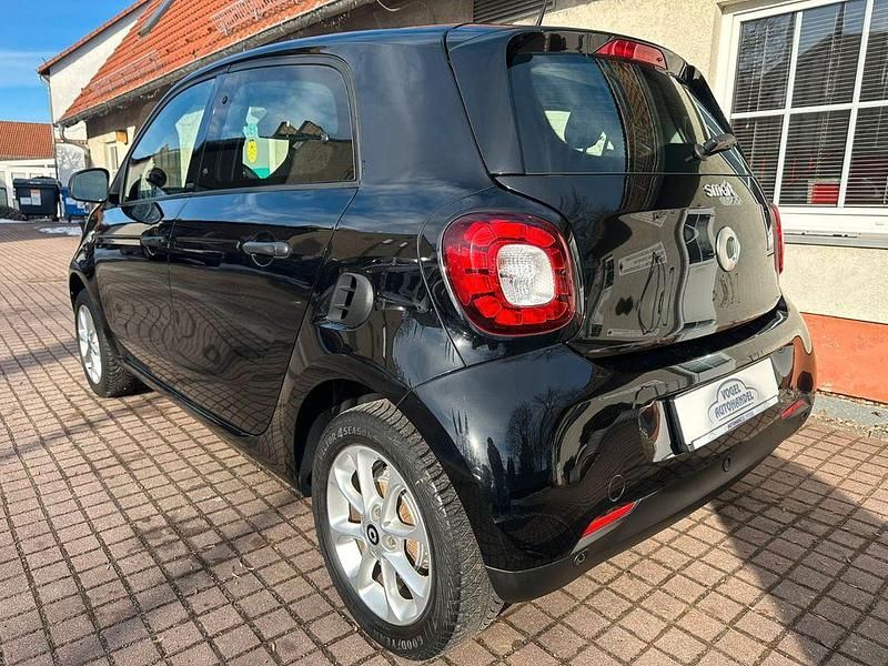 Gebraucht Smart ForFour 90 PS (66 kW) 2018 Schwarz Kleinwagen