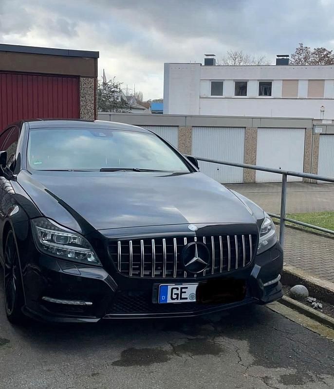 Schwarz Gebraucht 2011 Mercedes CLS500 AMG Coupé | 24.999 € - Bild 1/4