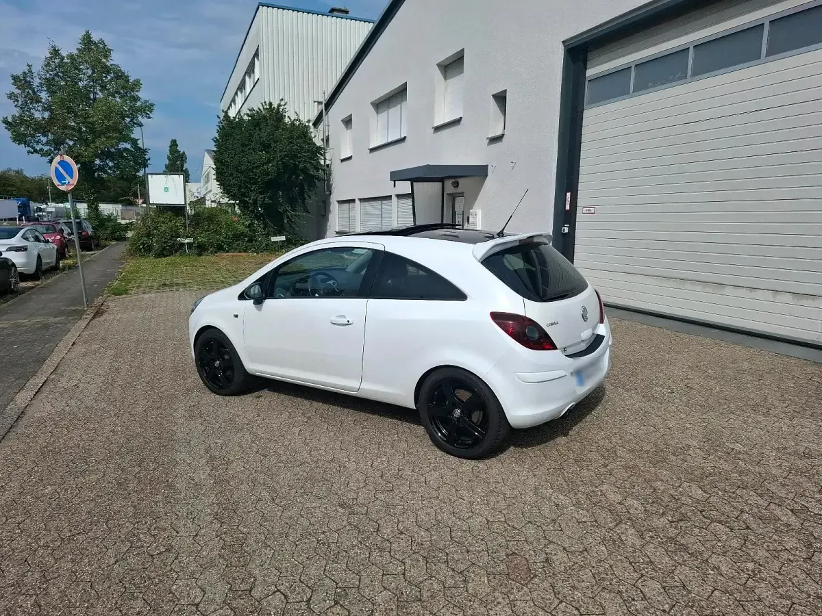 Gebraucht Opel Corsa 87 PS (63 kW) 2011 Weiß Kleinwagen