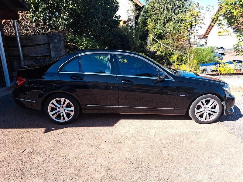 Schwarz Gebraucht 2011 Mercedes C180 Avantgarde Limousine | 7.490 € (Guter Preis) - Bild 1/4