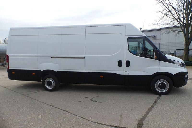 Gebraucht Iveco Daily 156 PS (114 kW) 2017 Weiß Van / Kleinbus