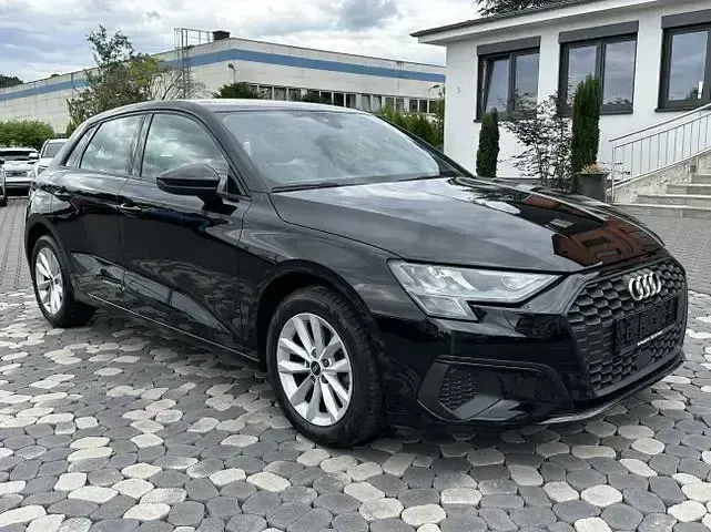 Gebraucht Audi A3 Basis 110 PS (80 kW) 2022 Brillantschwarz Limousine