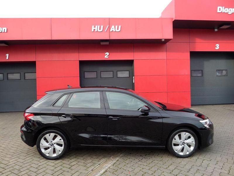 Schwarz Gebraucht 2024 Audi A3 Sport Limousine | 26.900 € (Superpreis) - Bild 1/4