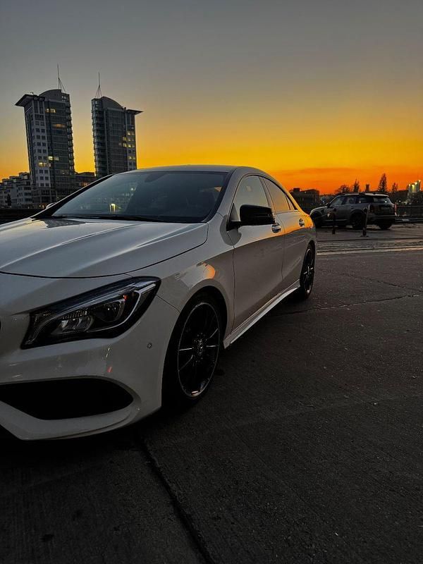 Weiß Gebraucht 2017 Mercedes CLA200 AMG Coupé | 22.000 € (Etwas zu teuer) - Bild 1/4