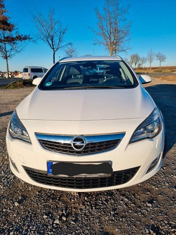 Gebraucht Opel Astra Innovation 110 PS (80 kW) 2011 Weiß Kombi