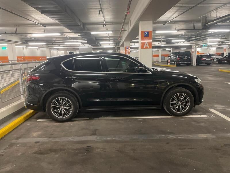 Schwarz Gebraucht 2018 Alfa Romeo Stelvio SUV | 22.500 € - Bild 1/4