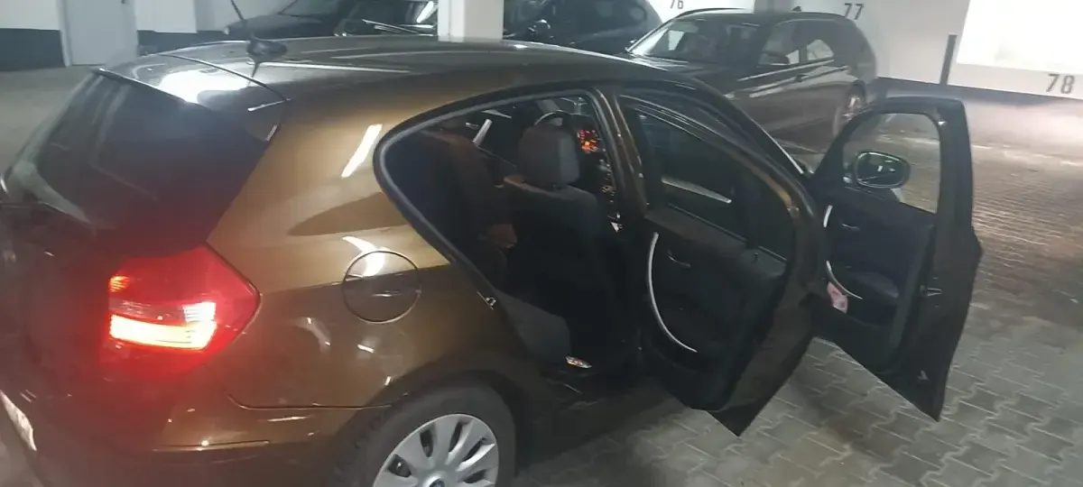 Gebraucht BMW 120 177 PS (130 kW) 2011 Schwarz Kleinwagen