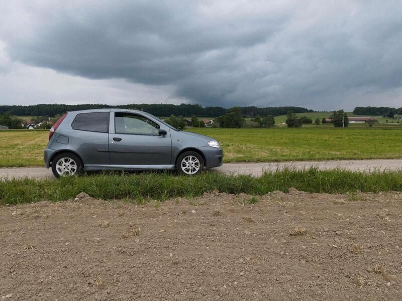 Grau Gebraucht 2004 Fiat Punto Kleinwagen | 700 € (Superpreis) - Bild 1/4