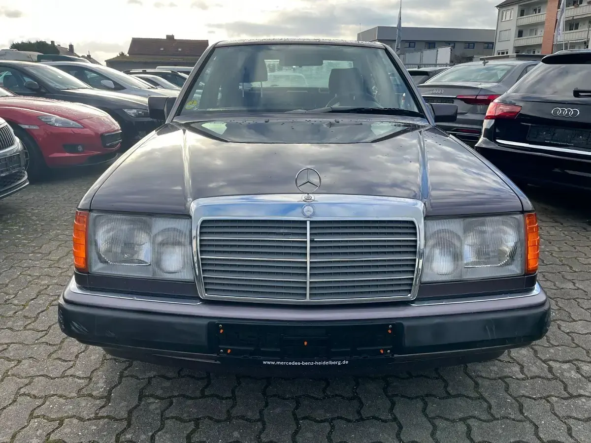 Second-hand Mercedes E250 94 CP (69 kW) 1990 Gri Berlinǎ
