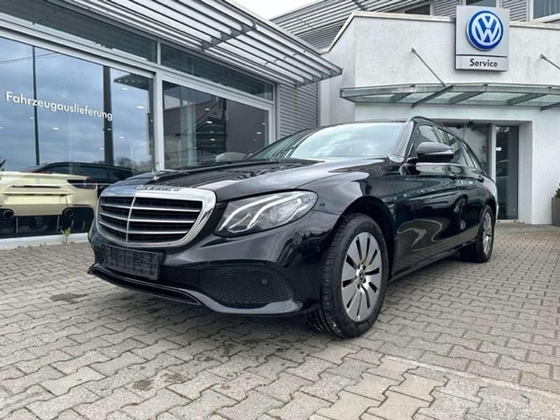 Schwarz Gebraucht 2019 Mercedes E300 Kombi | 28.480 € (Guter Preis) - Bild 1/4