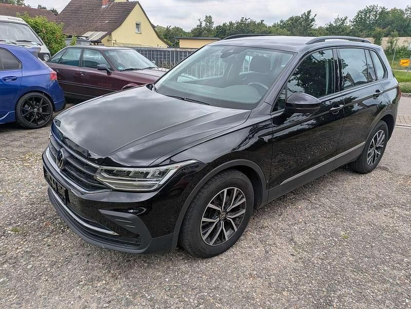 Deep black perleffekt Gebraucht 2022 VW Tiguan Life SUV | 25.900 € (Fairer Preis) - Bild 1/4