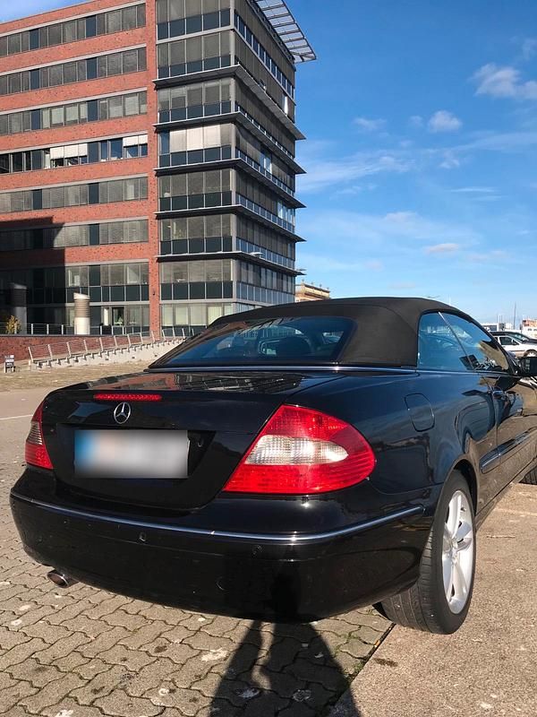 Gebraucht Mercedes CLK200 163 PS (119 kW) 2007 Schwarz Cabrio