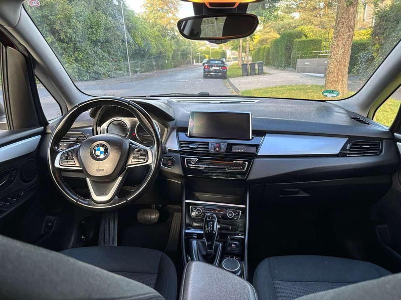 Gebraucht BMW 218 Advantage 140 PS (102 kW) 2018 Rot Kombi
