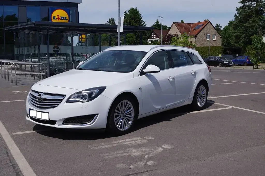 Gebraucht Opel Insignia Edition 163 PS (119 kW) 2014 Weiß Kombi