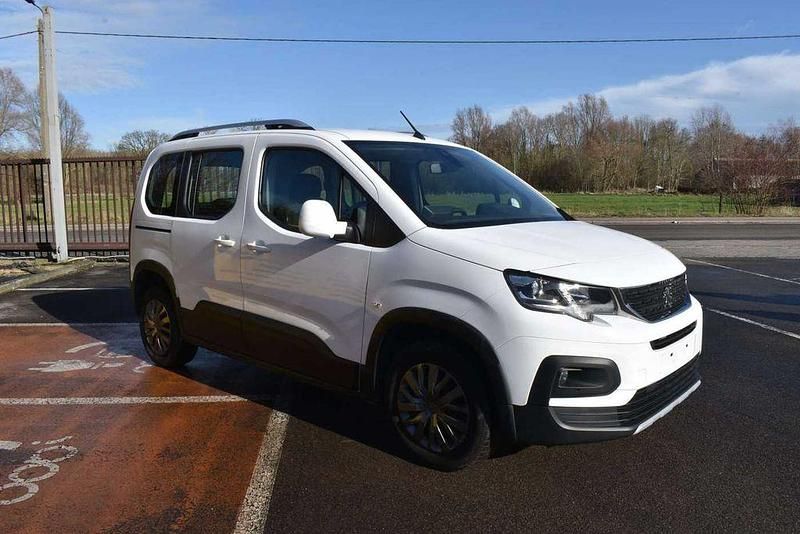 Gebraucht Peugeot Partner Allure 99 PS (72 kW) 2019 Weiß Van / Kleinbus