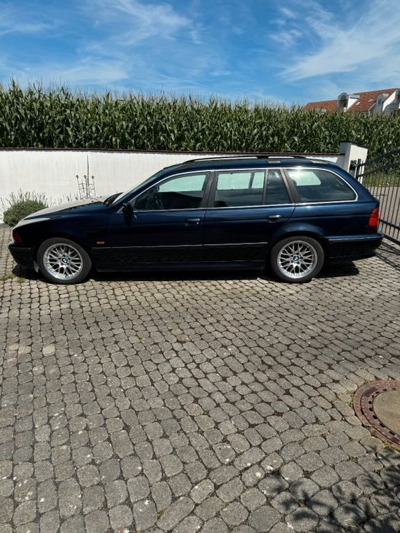 Gebraucht BMW 523 Sport Line 170 PS (125 kW) 1999 Blau Kombi