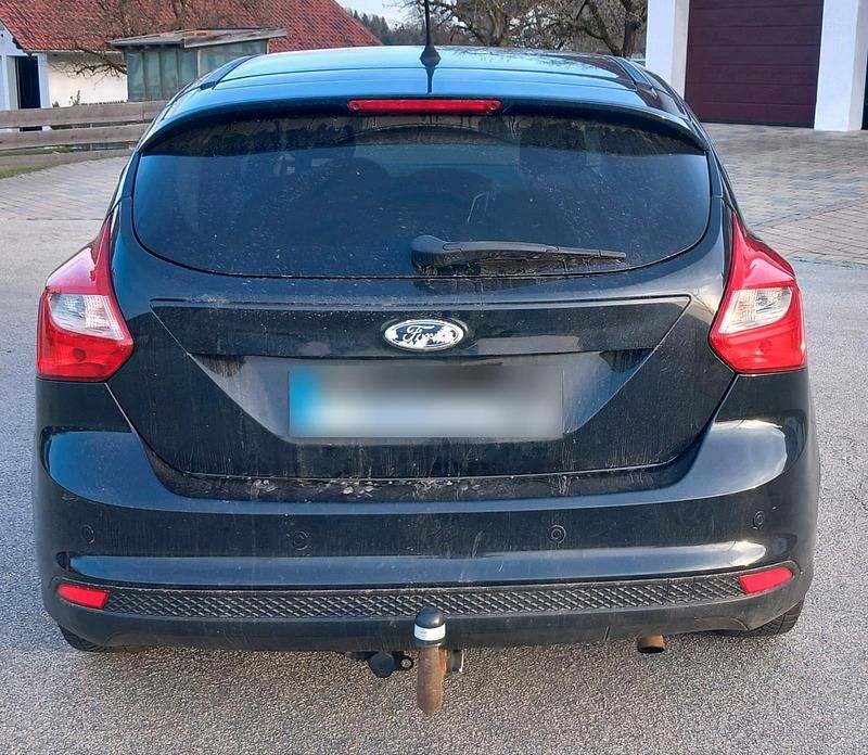 Gebraucht Ford Focus Trend 125 PS (91 kW) 2011 Schwarz Limousine