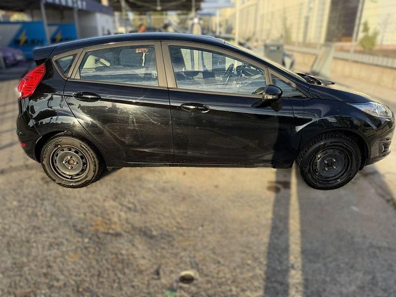 Gebraucht Ford Fiesta Celebration 80 PS (58 kW) 2016 Schwarz Kleinwagen