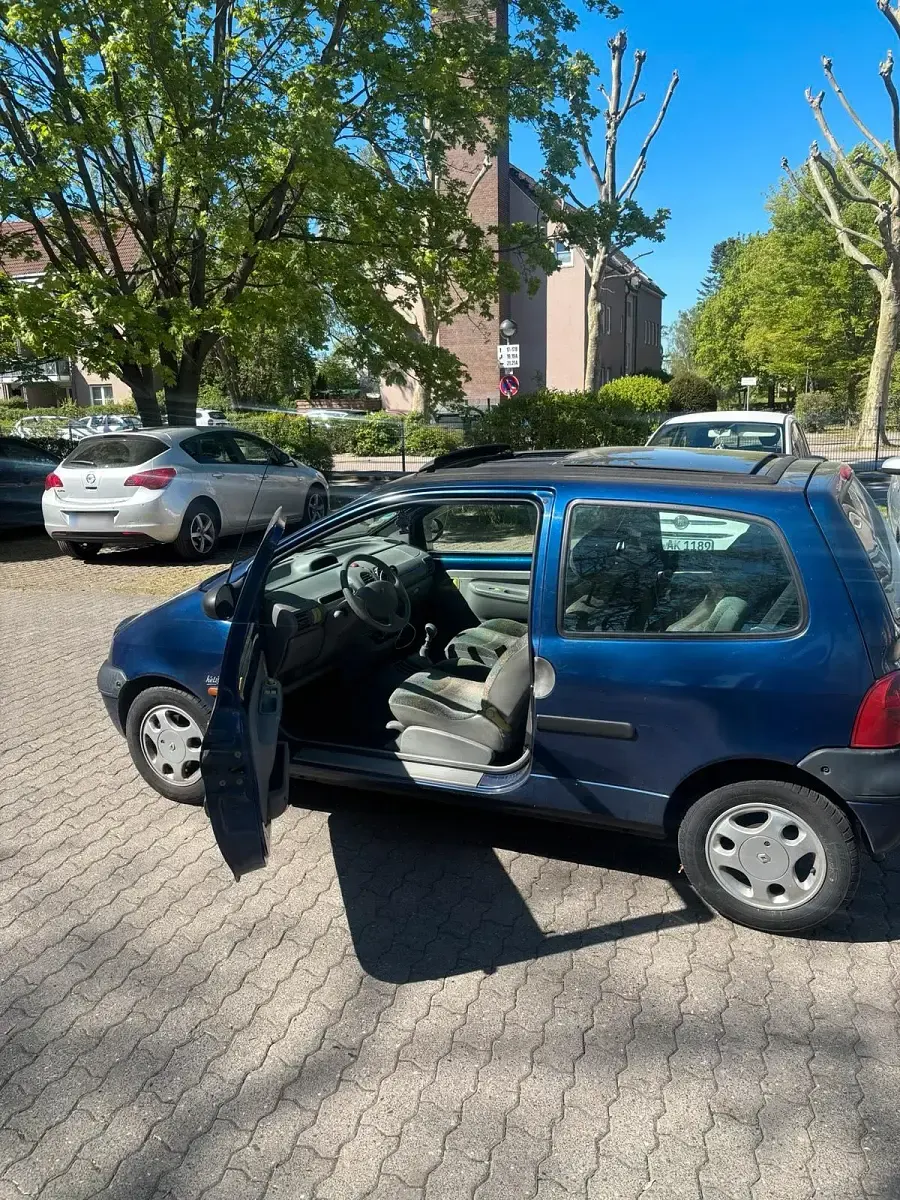 Second-hand Renault Twingo 60 CP (44 kW) 1999 Albastru Hatchback
