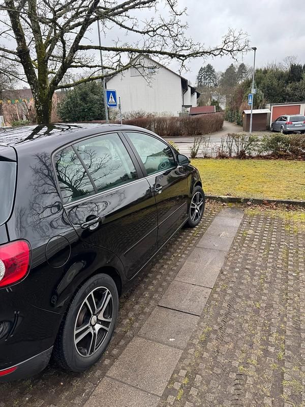 Schwarz Gebraucht 2006 VW Golf IV Kleinwagen | 2.200 € (Fairer Preis) - Bild 1/4