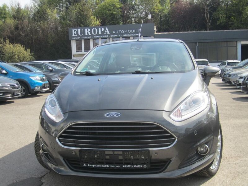 Gebraucht Ford Fiesta Trend 101 PS (74 kW) 2015 Grau Kleinwagen
