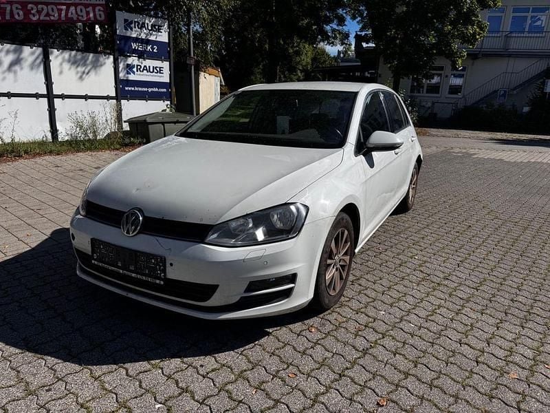 Weiß Gebraucht 2014 VW Golf VII Comfortline Limousine | 4.699 € (Guter Preis) - Bild 1/4