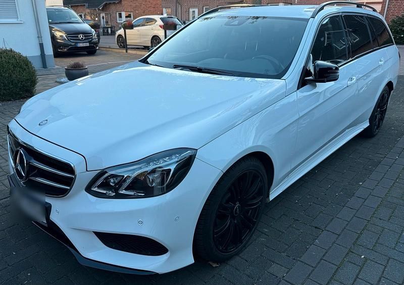 Weiß Gebraucht 2016 Mercedes E220 AMG line Kombi | 19.500 € (Superpreis) - Bild 1/4