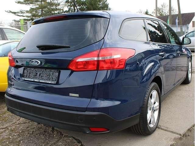 Gebraucht Ford Focus Trend 101 PS (74 kW) 2016 Blazerblau Kombi