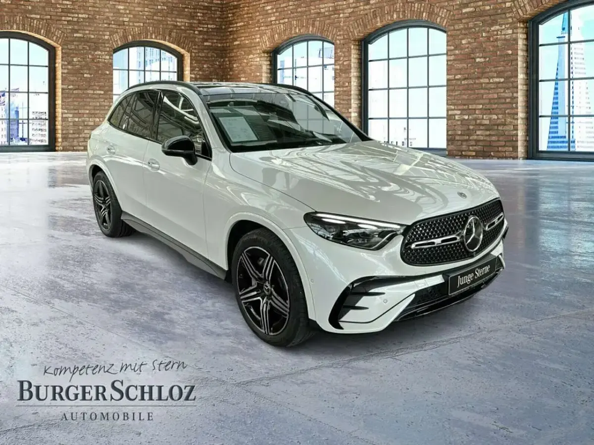 Gebraucht Mercedes GLC220 Night 197 PS (144 kW) 2024 Weiss manufaktur diamantweiß b SUV