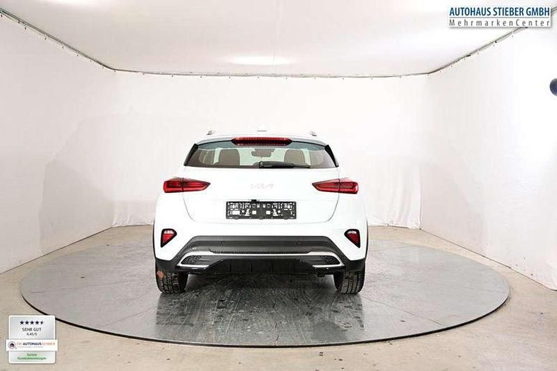 Neu Kia XCeed Silver 150 PS (110 kW) 2025 Carraraweiß SUV