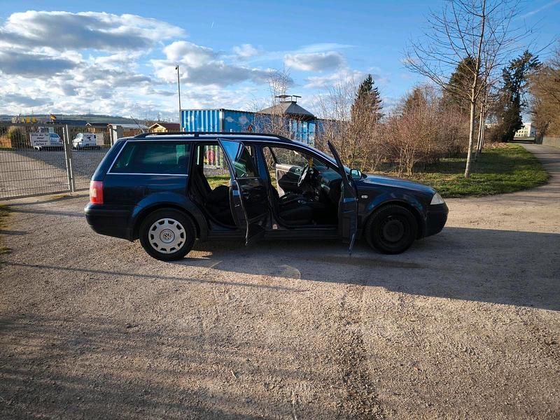 Gebraucht VW Passat 102 PS (75 kW) 2003 Blau Kombi