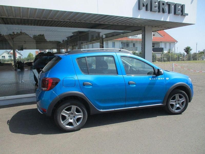 Blau Gebraucht 2020 Dacia Sandero Essentiel Kleinwagen | 12.450 € (Guter Preis) - Bild 1/4