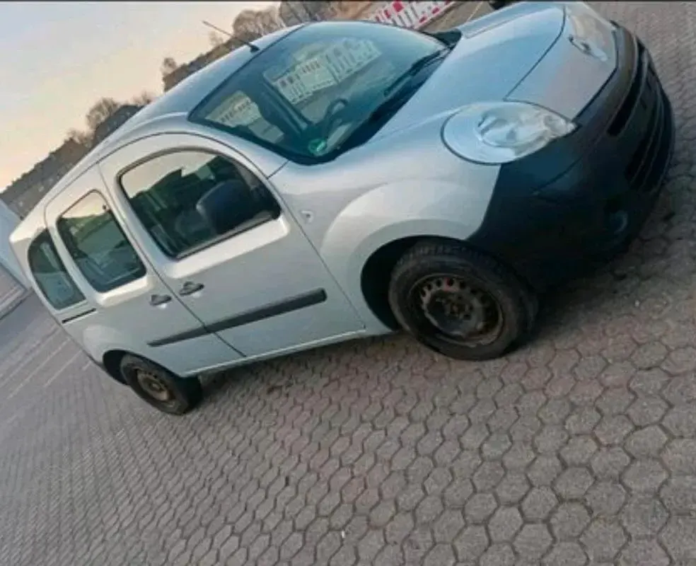 Gebraucht Renault Kangoo 68 PS (50 kW) 2011 Silber Van / Kleinbus