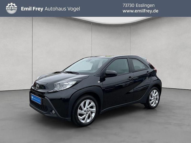 Schwarz Gebraucht 2022 Toyota Aygo Play Kleinwagen | 14.390 € (Fairer Preis) - Bild 1/4