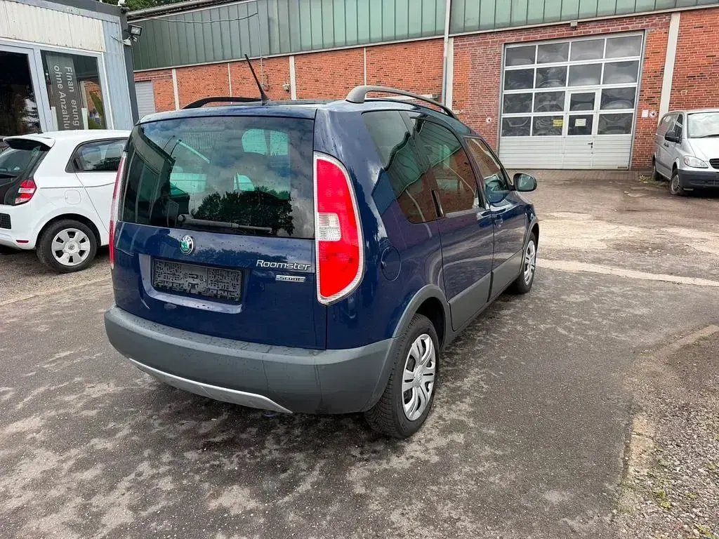 Gebraucht Skoda Roomster Scout 105 PS (77 kW) 2011 Blau Kombi