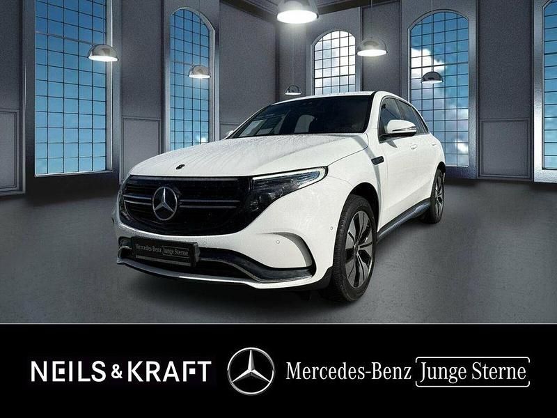 Weiß Gebraucht 2022 Mercedes EQC400 AMG line SUV | 39.450 € (Etwas zu teuer) - Bild 1/4