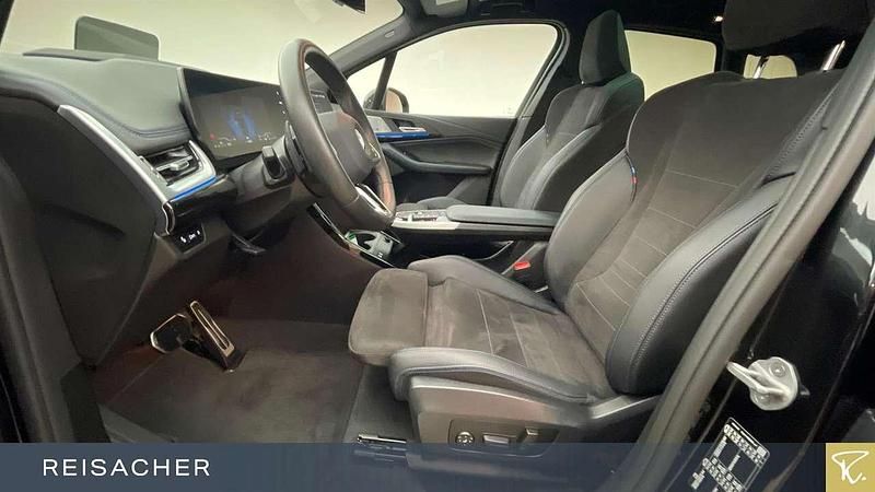 Gebraucht BMW 220 M Sport 150 PS (110 kW) 2025 Saphirschwarz metallic Van / Kleinbus