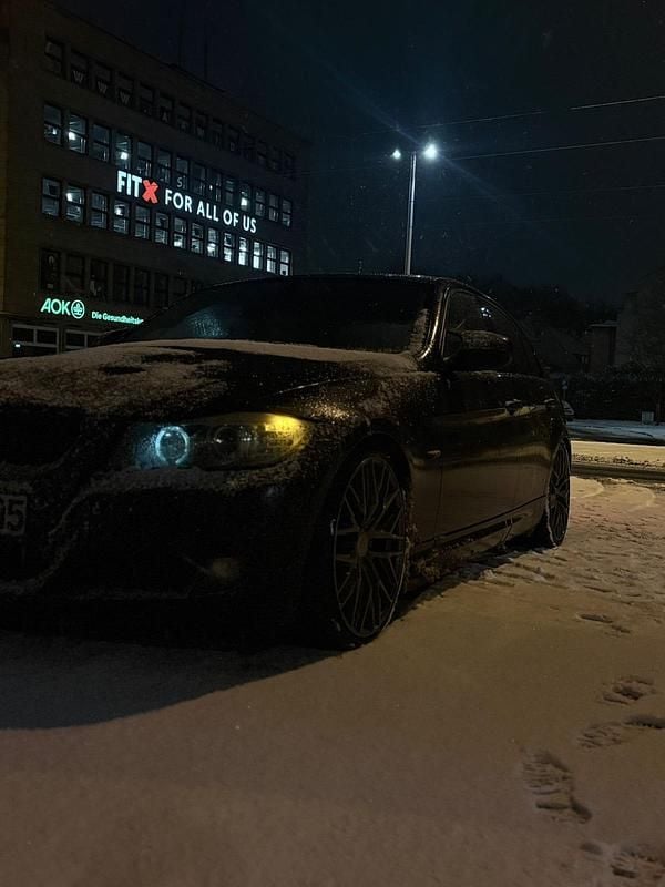 Gebraucht BMW 330 M Sport 258 PS (189 kW) 2011 Schwarz Limousine