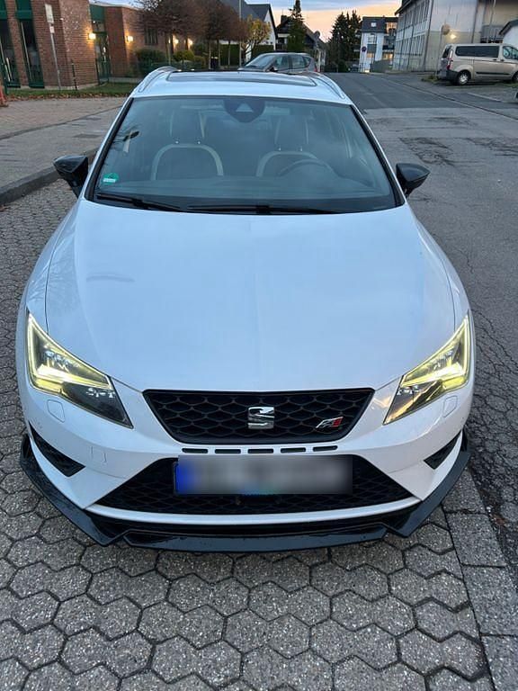 Weiß Gebraucht 2016 Cupra Leon Kombi | 17.990 € (Fairer Preis) - Bild 1/4
