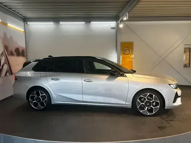 Gebraucht Opel Astra Ultimate 131 PS (96 kW) 2024 Kristall silber (metallic) Kombi