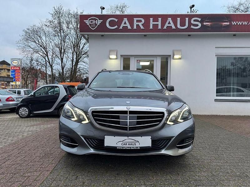 Gebraucht Mercedes E220 Edition 170 PS (125 kW) 2015 Grau Limousine