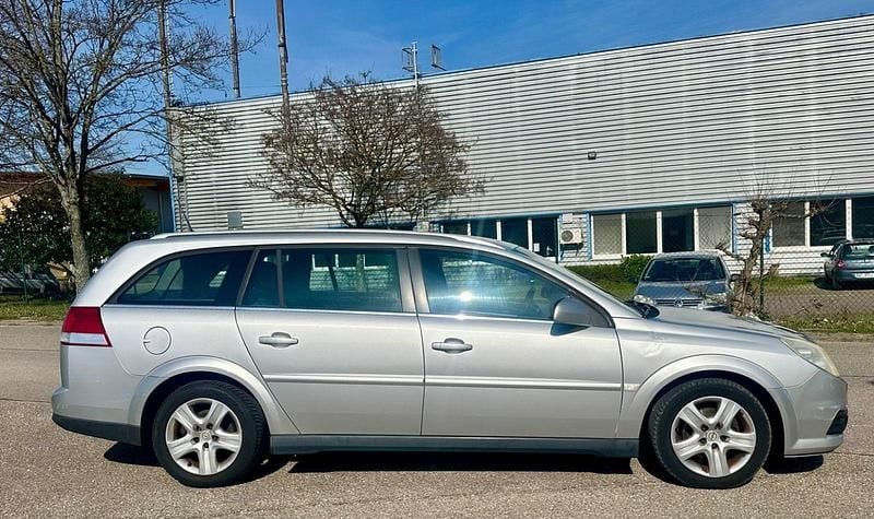 Gebraucht Opel Vectra Edition 150 PS (110 kW) 2006 Starsilber/silver iii Kombi