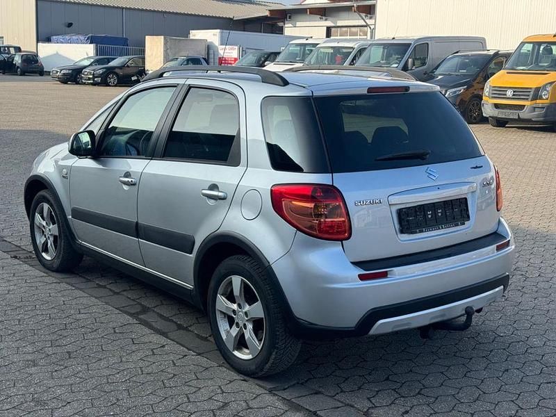 Gebraucht Suzuki SX4 135 PS (99 kW) 2010 Silber Limousine