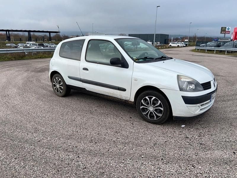 Gebraucht Renault Clio II 58 PS (42 kW) 2006 Weiß Kleinwagen