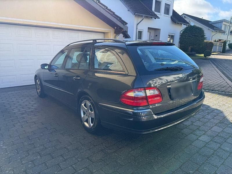 Gebraucht Mercedes E320 Avantgarde 204 PS (150 kW) 2004 Grau Kombi