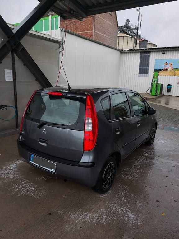 Grau Gebraucht 2005 Mitsubishi Colt Limousine | 850 € (Fairer Preis) - Bild 1/4